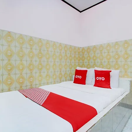 Oyo 94016 Baronsari Homestay Kemadang