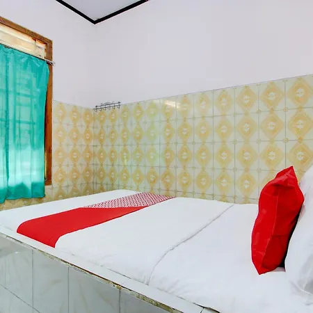 Oyo 94016 Baronsari * Kemadang