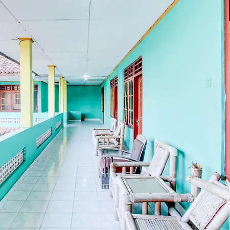 Oyo 94016 Baronsari Homestay *